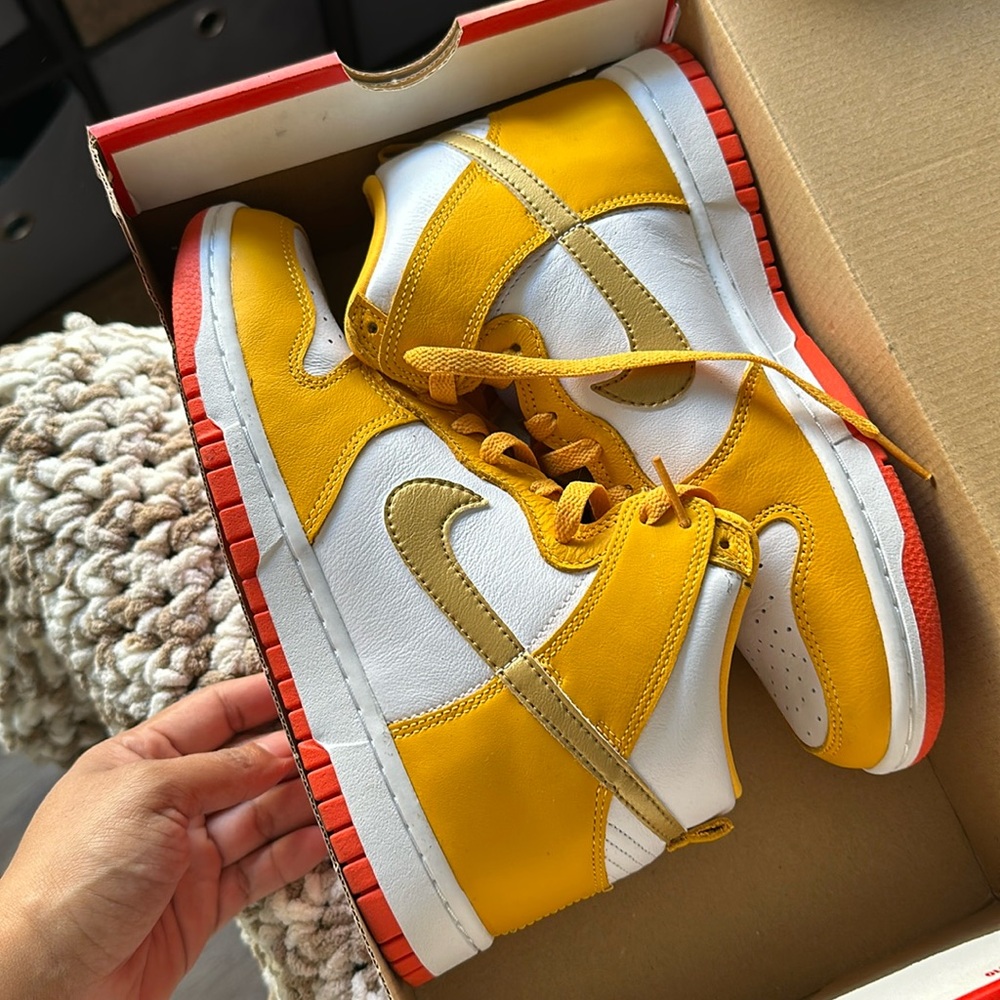 Wmns Dunk High 'University Gold Orange'